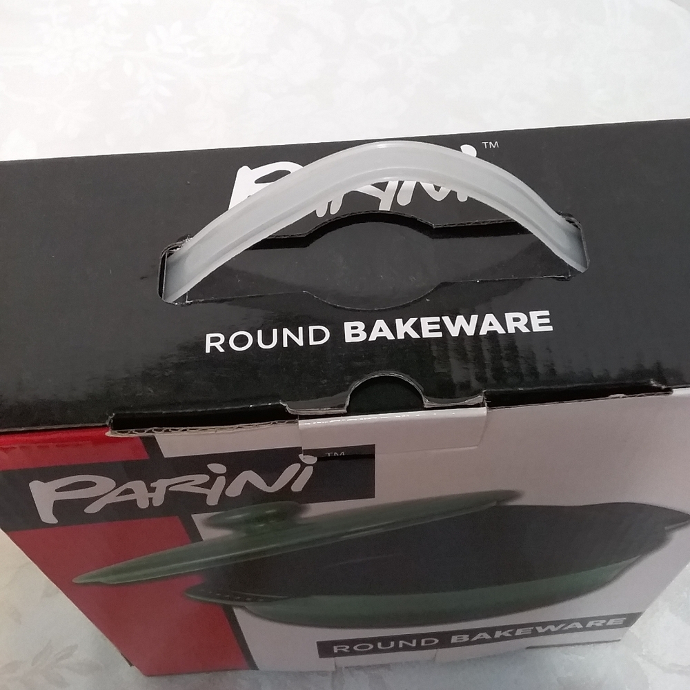 Parini Round Bakeware 1.5 QT Casserole Dish. - Picture 6 of 7